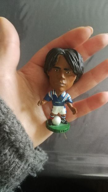 Figurine footballer Karambeu