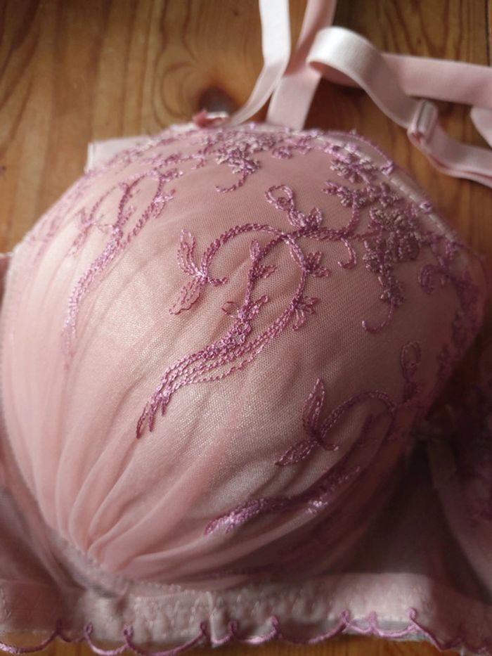 Soutien-gorge push up vieux rose brodé taille 90E - photo numéro 2