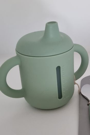 Gobelet d'apprentissage en silicone vert 250ml dès 6 mois avec fenetre marque suédoise neuf