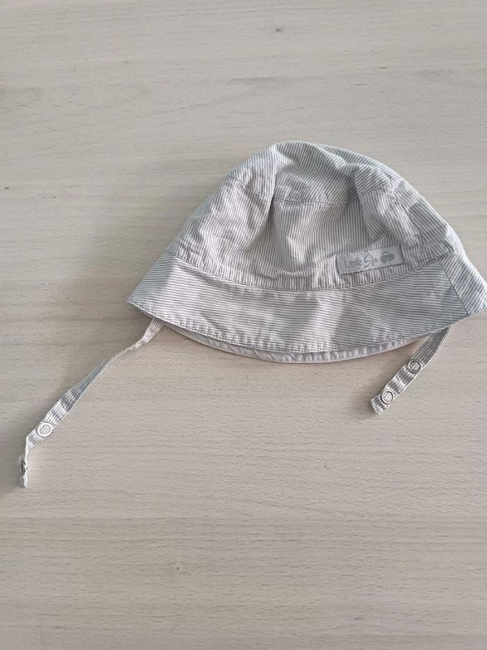 Chapeau blanc bébé