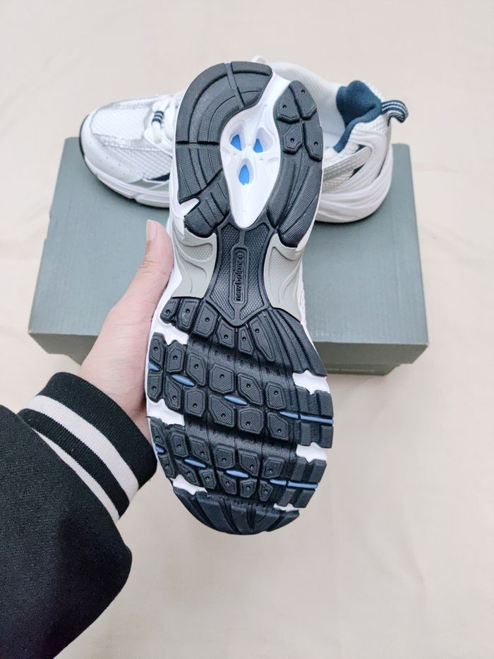 New Balance 530 White Silver Navy  - Taille 38.5 - photo numéro 3