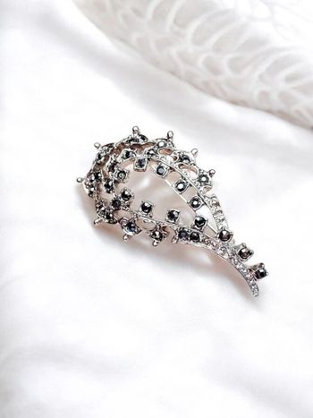 Magnifique broche vintage avec marcassite