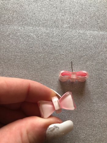 Boucle d’oreille noeud rose pale