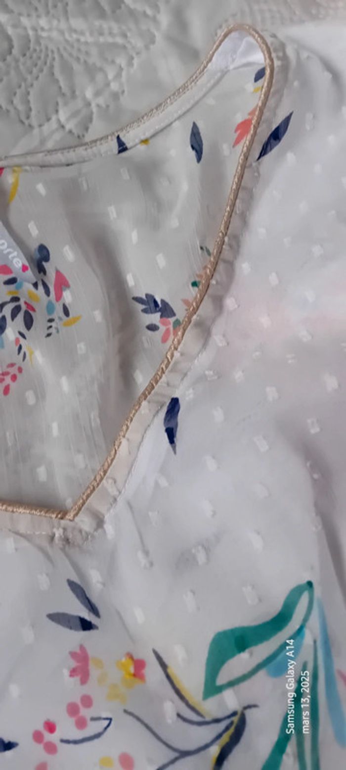 Blouse en voile col V motif floral avec pois blanche femme 42 blanche porte - photo numéro 18