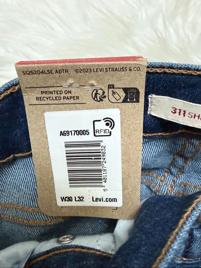 Jean Levi’s 311 Shaping Skinny – Taille W30 L32 – Bleu brut – Neuf avec étiquette - photo numéro 4