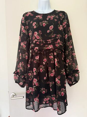 Jolie robe noire fleurie Lili et Lala