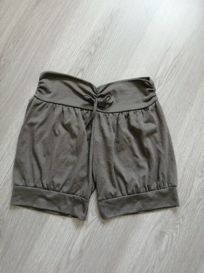 Short kaki, marron resserré aux cuisses / sans marque / (TU)