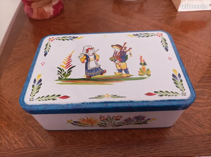 Boite en metal rectangulaire