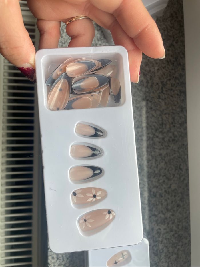 Lot de 7 modèles de faux ongles à coller - photo numéro 4