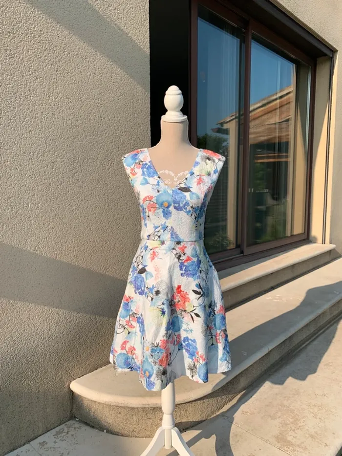 Robe blanche à fleurs matière texturée Sinéquanone taille S - photo numéro 2