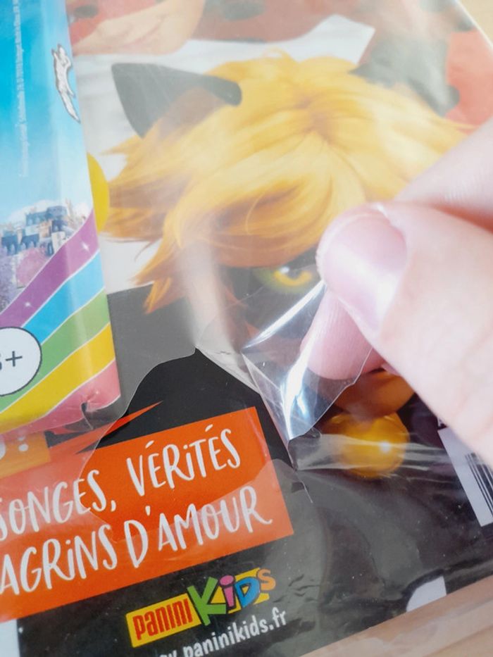 Magazine Miraculous n°14 avec un coffret de deux colliers d'amitié neufs - photo numéro 4