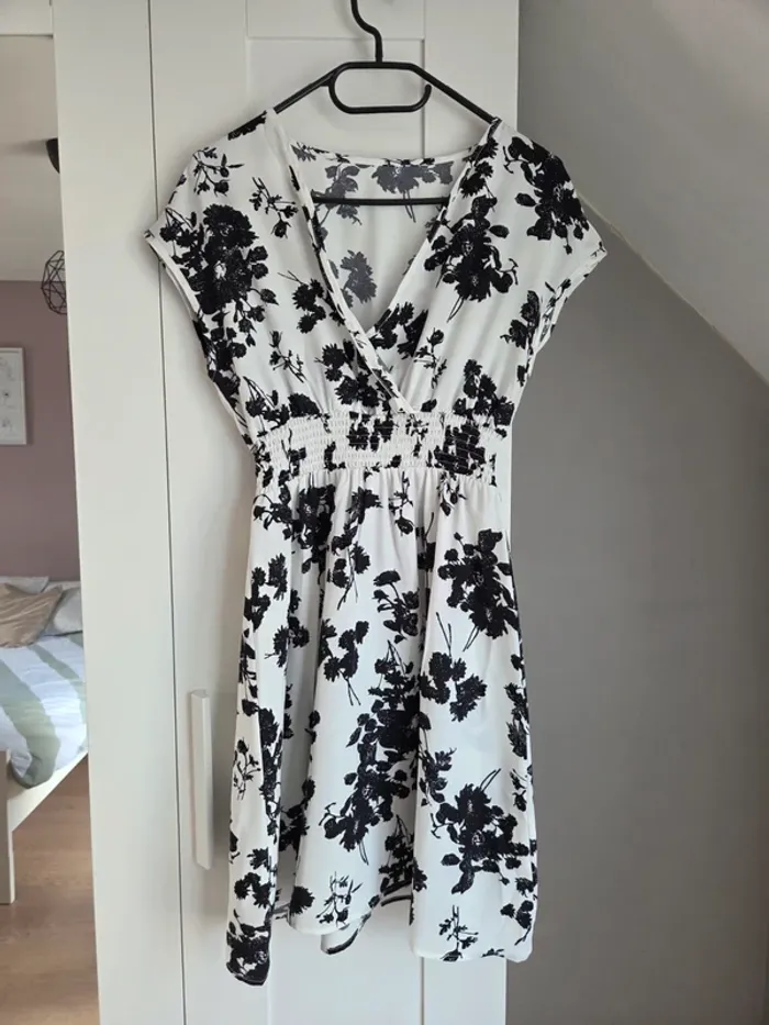 Robe neuve femme taille 36 S