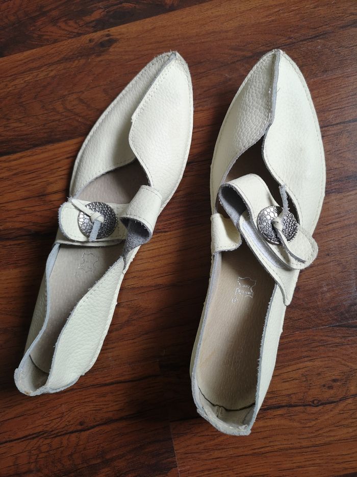 Chaussures style babouches  cuir P38