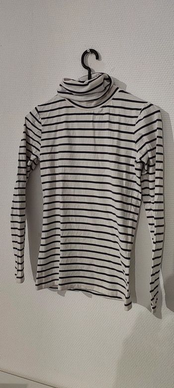 Pull col roulé taille 16 ans