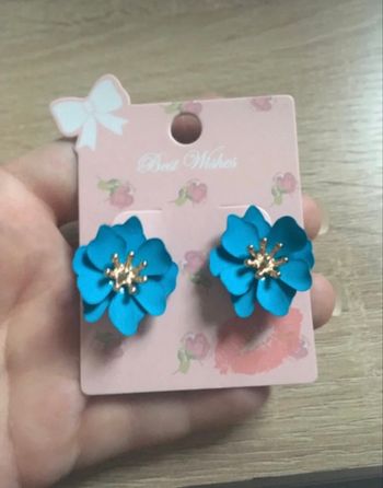 Boucles d’oreilles NEUVES femme en forme de fleurs couleur bleu