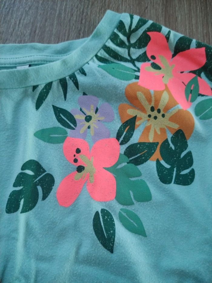 Tee shirt bleu a fleur - photo numéro 3