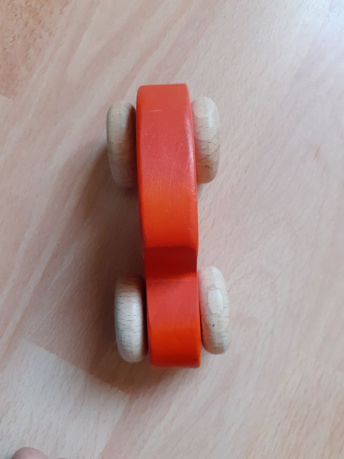 Voiture en bois - photo numéro 2