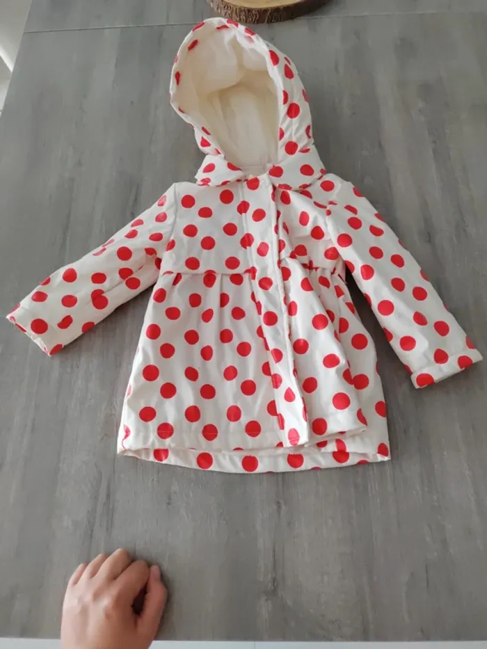 Imperméable à pois 🔴