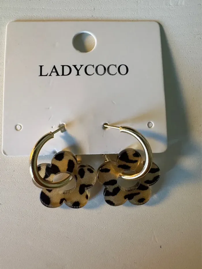Boucles d’oreilles Ladycoco – Créoles fleurs motif léopard - photo numéro 2