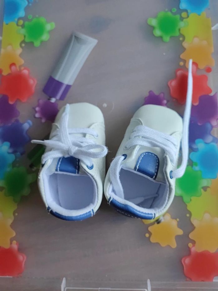 Baskets bébé blanches et bleues - photo numéro 5