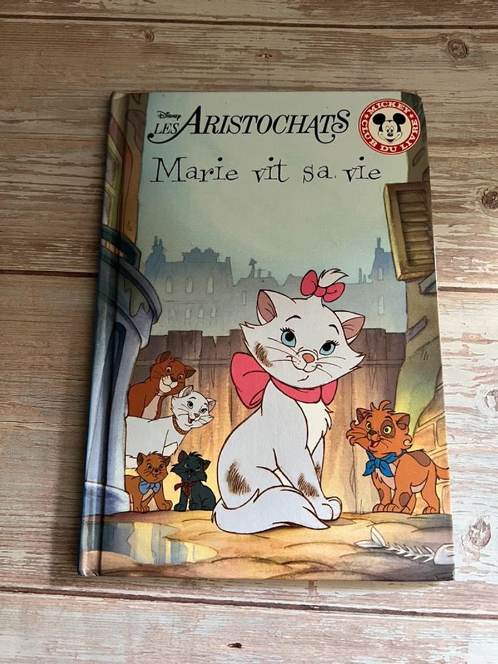 Marie vit sa vie - les aristochats