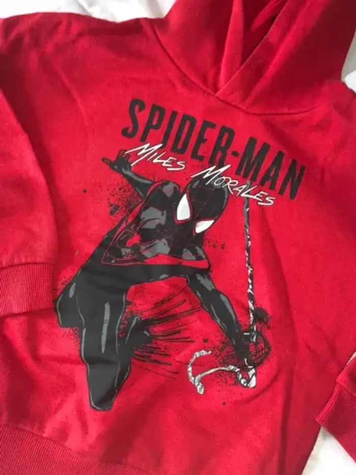 Pull Spiderman rouge - photo numéro 2