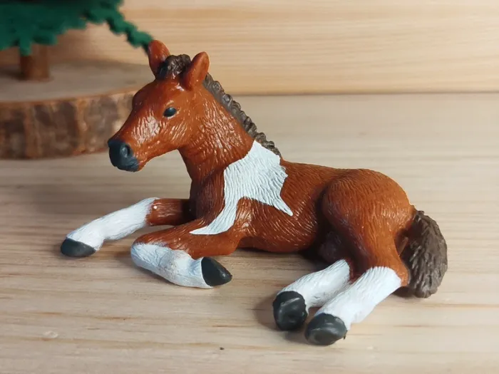Schleich poulain couché Figurine animal équidé