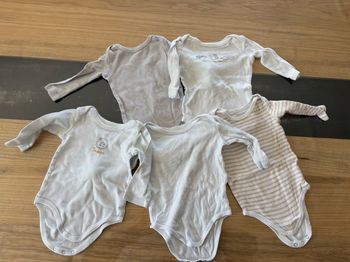 Lot de 5 bodies 12 mois