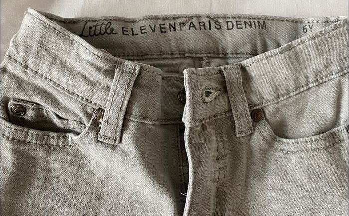 Jean eleven Paris 6 ans  Parfait état  Taille réglable - photo numéro 2