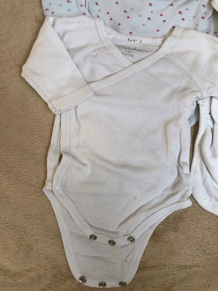 Lot bodies / 1mois - photo numéro 3