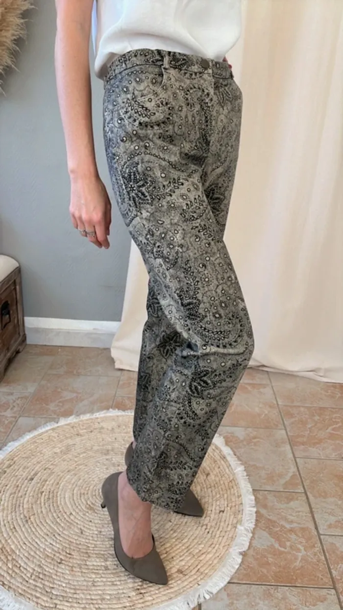 Pantalon imprimé motifs sur fond gris-vet Taille 40 Atelier GS