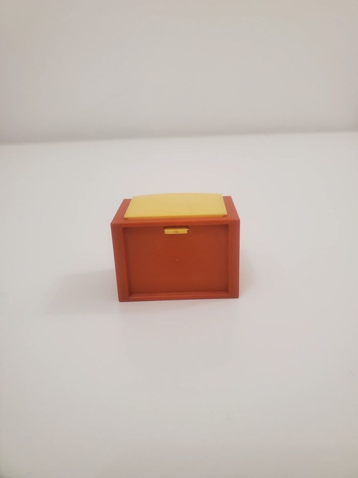 Playmobil Meuble chambre enfant, Un  bureau Marron et jaune très bon état - photo numéro 3