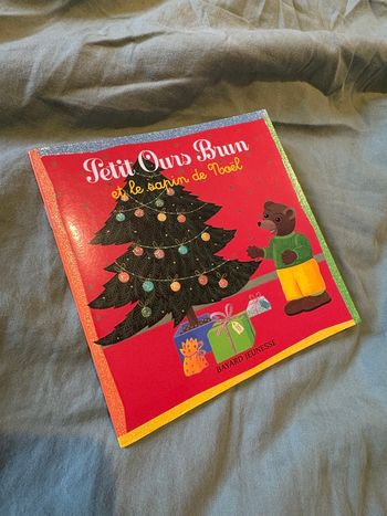 Petit ours brun et le sapin de Noël 