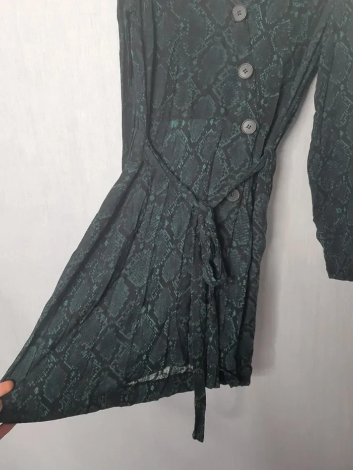 Robe chemise zara effet python - photo numéro 2