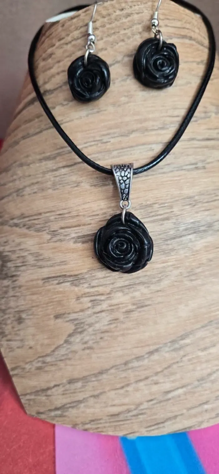 Parure Fimo rose noir neuf - photo numéro 3