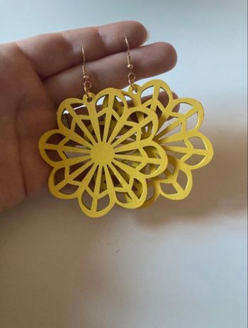 Boucles d’oreilles pendantes NEUVES pour femme couleur jaune