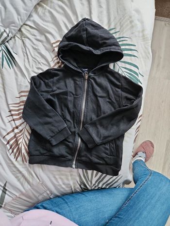 Gilet zippé à capuche
