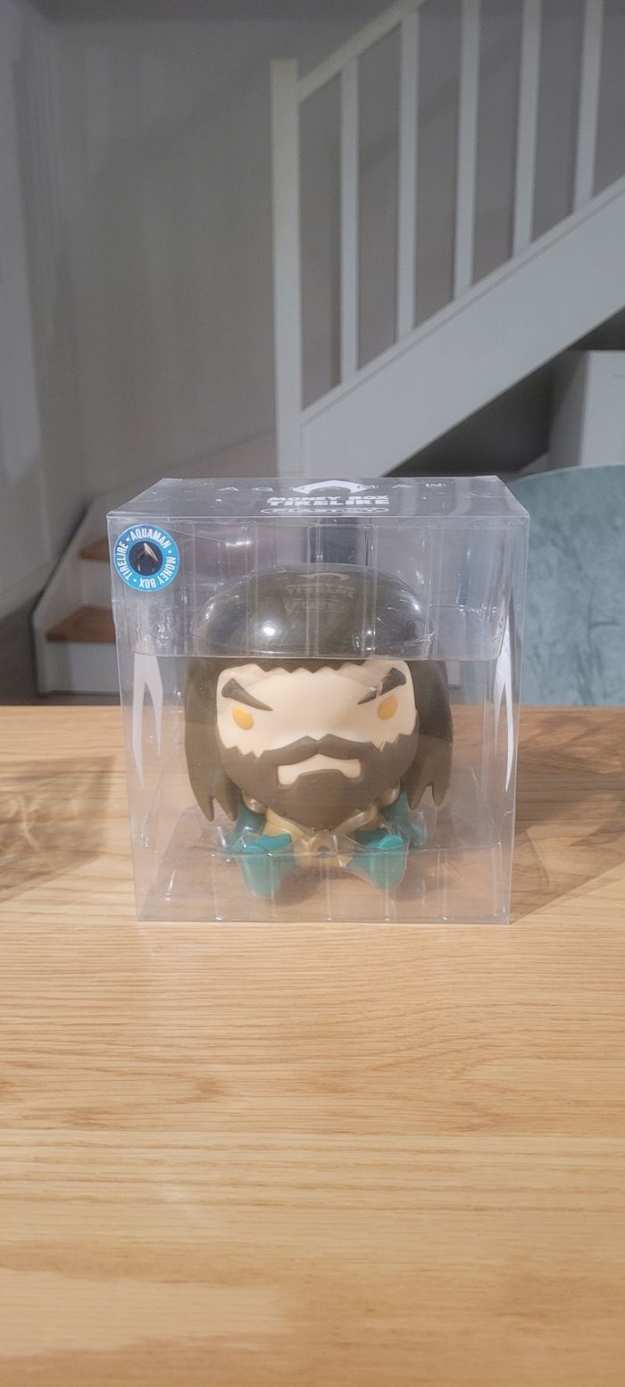 Lot de 2 Figurines Tirelire aquaman et my héro academia - photo numéro 5