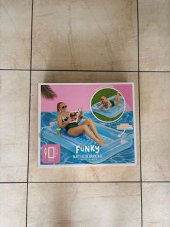 Matelas de bronzage / lounge bed NEUF avec étiquette