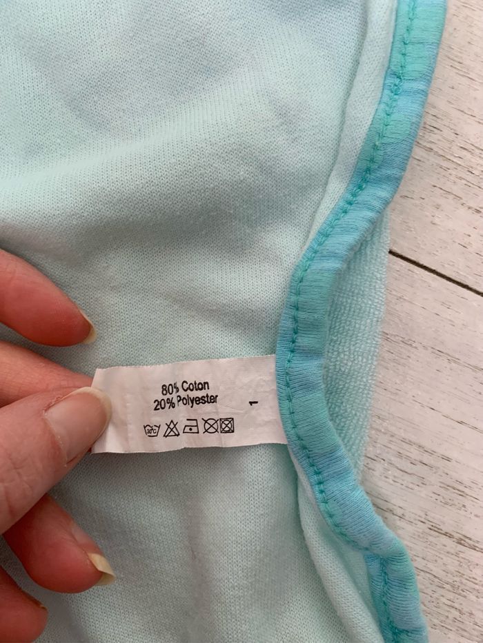 Cape de bain bleue 1 an - photo numéro 6