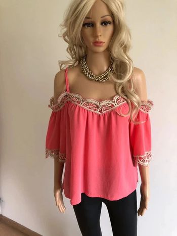 Top rose à épaules dénudées avec dentelle taille unique jamais porté