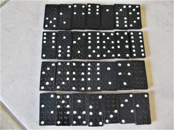 Jeu de dominos (28 pièces) dans boîte en bois - photo numéro 4