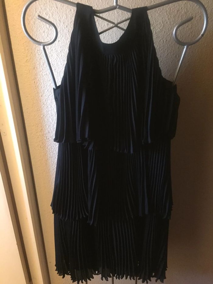 Robe noir plissée évasée longueur genou - photo numéro 2