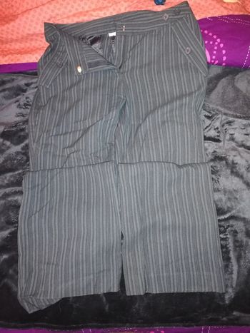 Pantalon gris à rayures