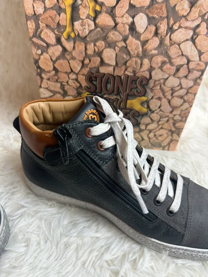 Paire de basket montantes Stones and Bones taille 34 - photo numéro 4