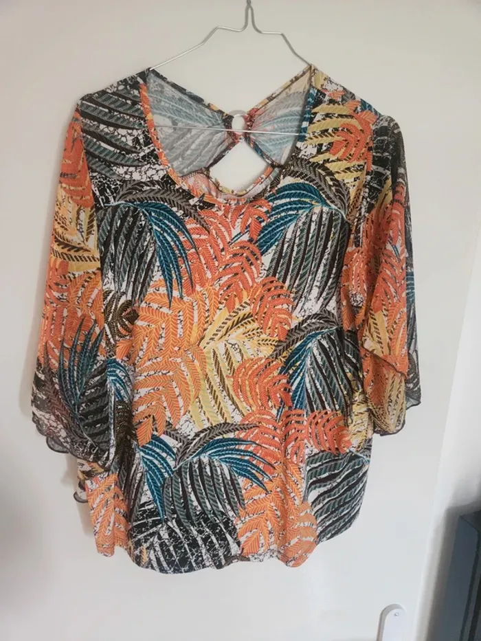 Joli haut coloré manches en voile taille 1 Armand Thierry