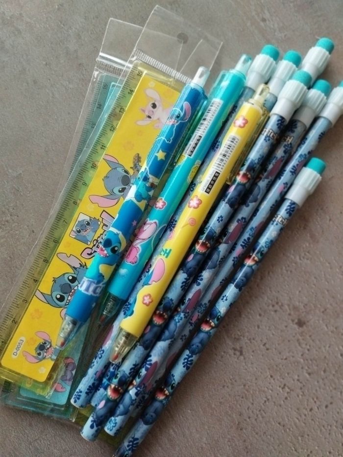 Lot fournitures scolaires Stitch - photo numéro 1