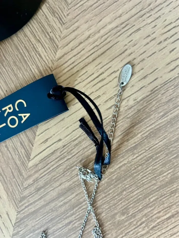Superbe collier sautoir pendentif argenté avec chaîne Caroll neuf - photo numéro 5