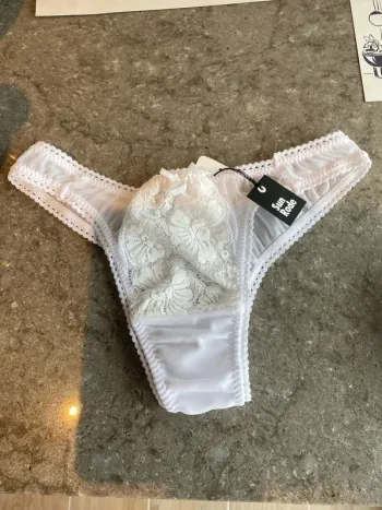 Tanga blanc neuf