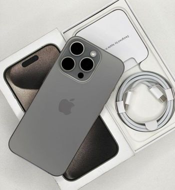 Une iPhone quinze pro Max